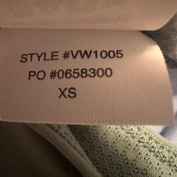 Vuori Halo Performance Crop Top EUC - Picture 7 of 7